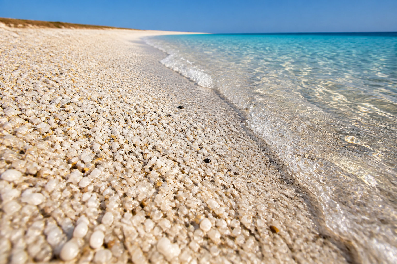Is Arutas, la plage de quartz singulière de la péninsule du Sinis