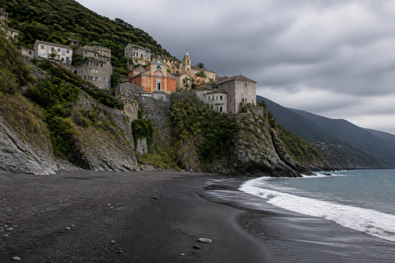 Le Cap Corse et le mystère minéral de Nonza